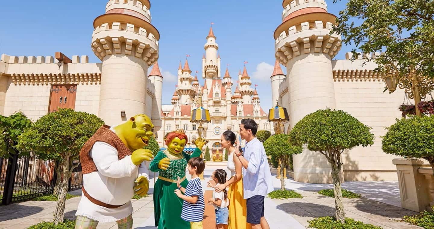 Happily Ever After entertainment at Far Far Away, Universal Studios Singapore