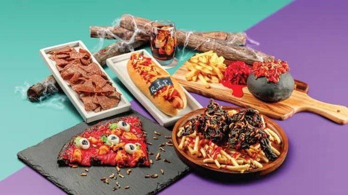 Skeleton Divers for Halloween at SEA Aquarium