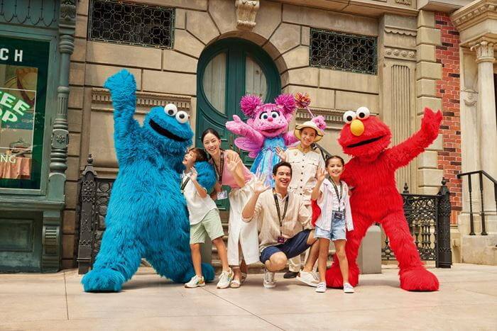 USS VIP guests experience meet-and-greet with Sesame Street characters