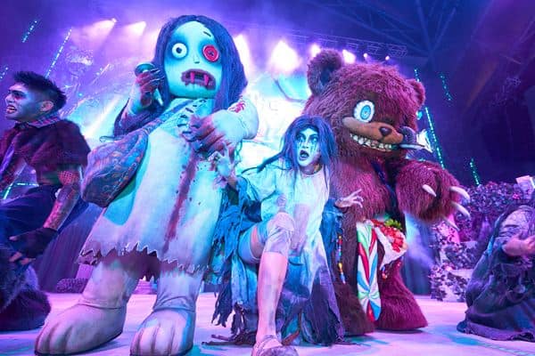 Universal Studios Singapore Halloween Horror Nights 14 – LIVE Show – Nail the Beat – Hami Kuma and Ponti-Ana end their performance on a high