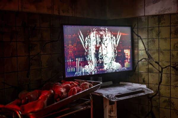 Universal Studios Singapore Halloween Horror Nights 14 – Haunted House – XL Robotics – See the horrible works of a mad scientist on his abandoned monitor