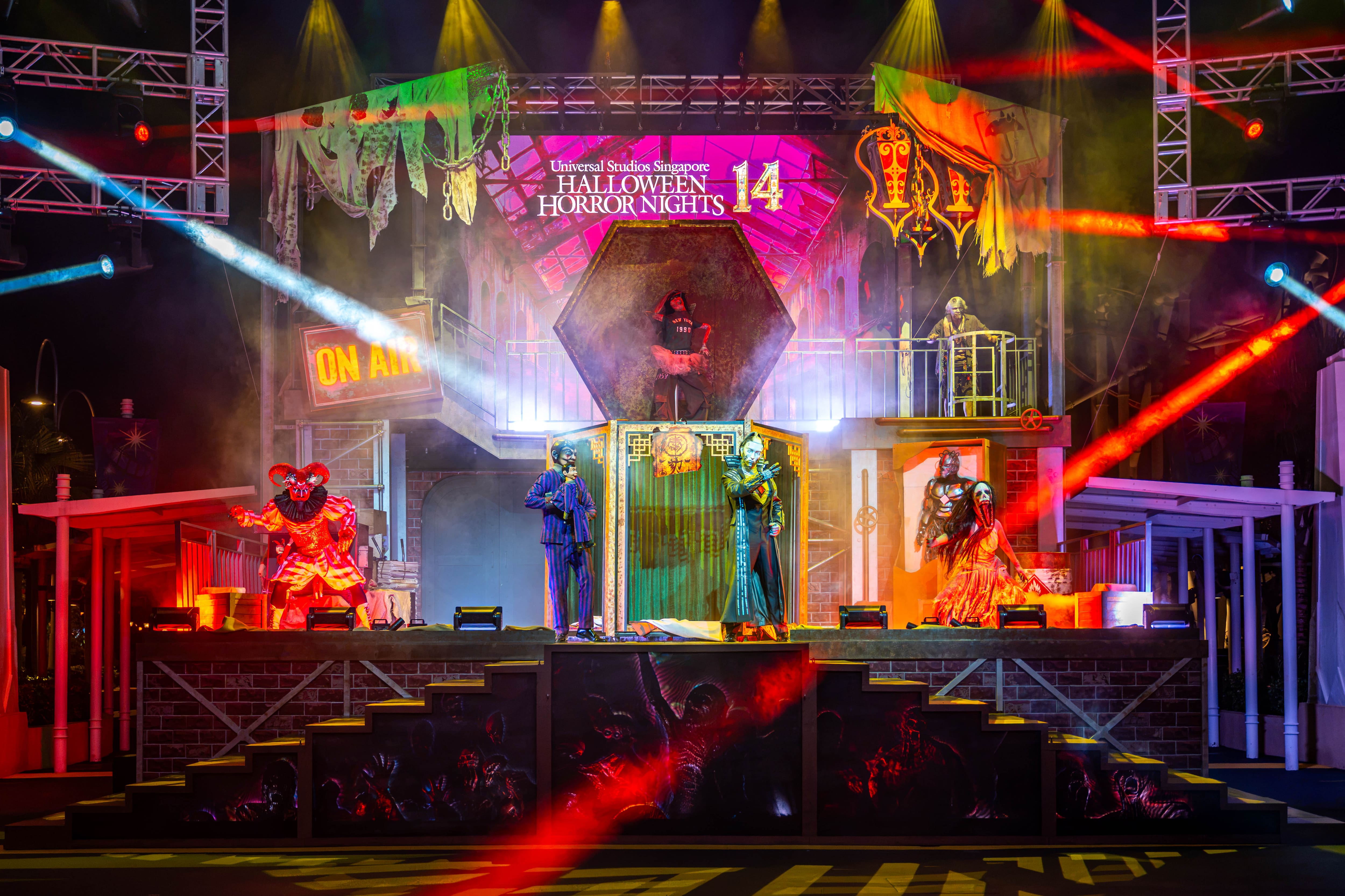 Universal Studios Singapore Halloween Horror Nights 14 – LIVE Show – Scaremony – The stage will be lit up as the performers enter the fray
