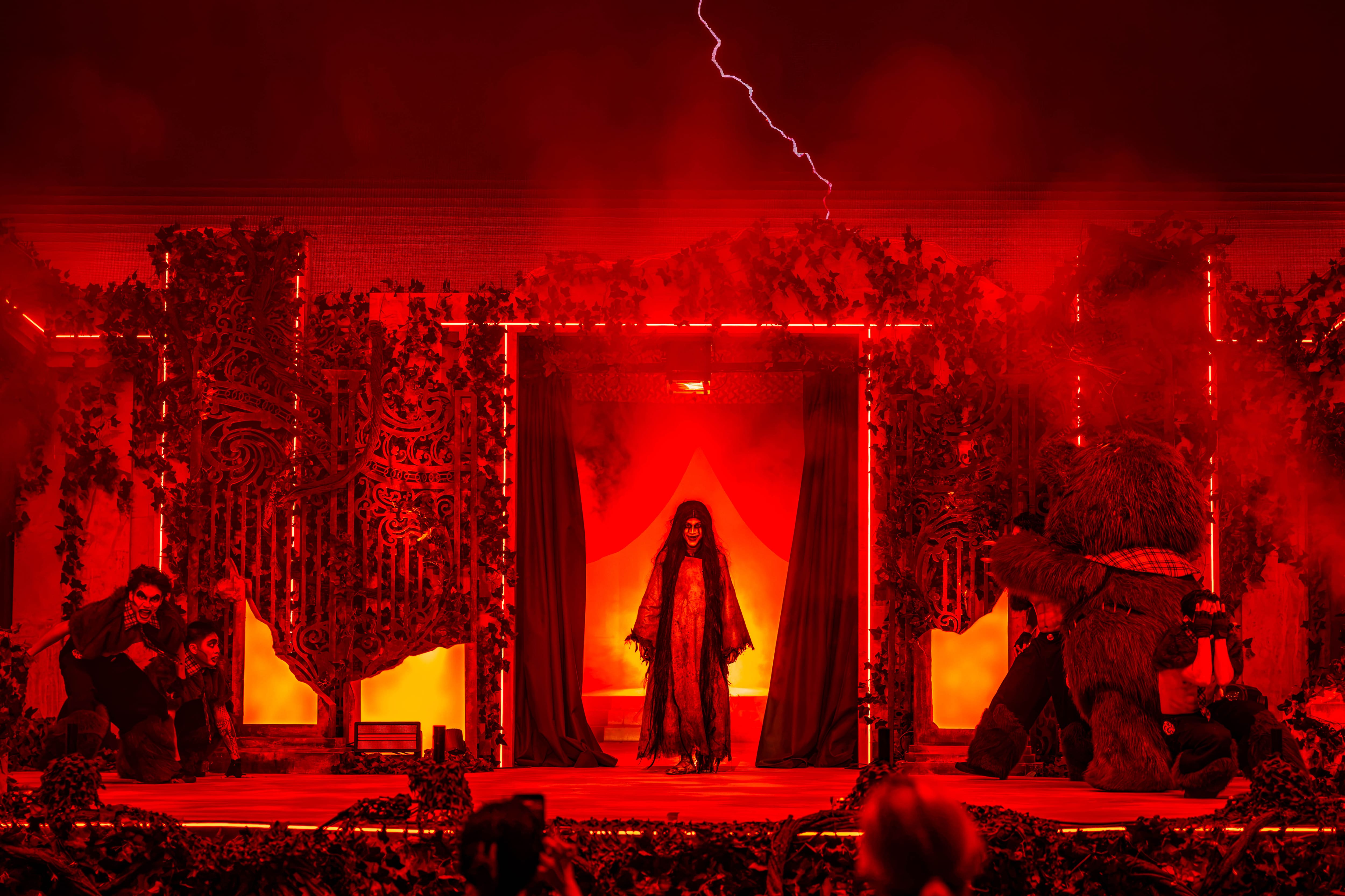 Universal Studios Singapore Halloween Horror Nights 14 – LIVE Show – Scaremony – A Fatimah Rocker makes an appearance during the show