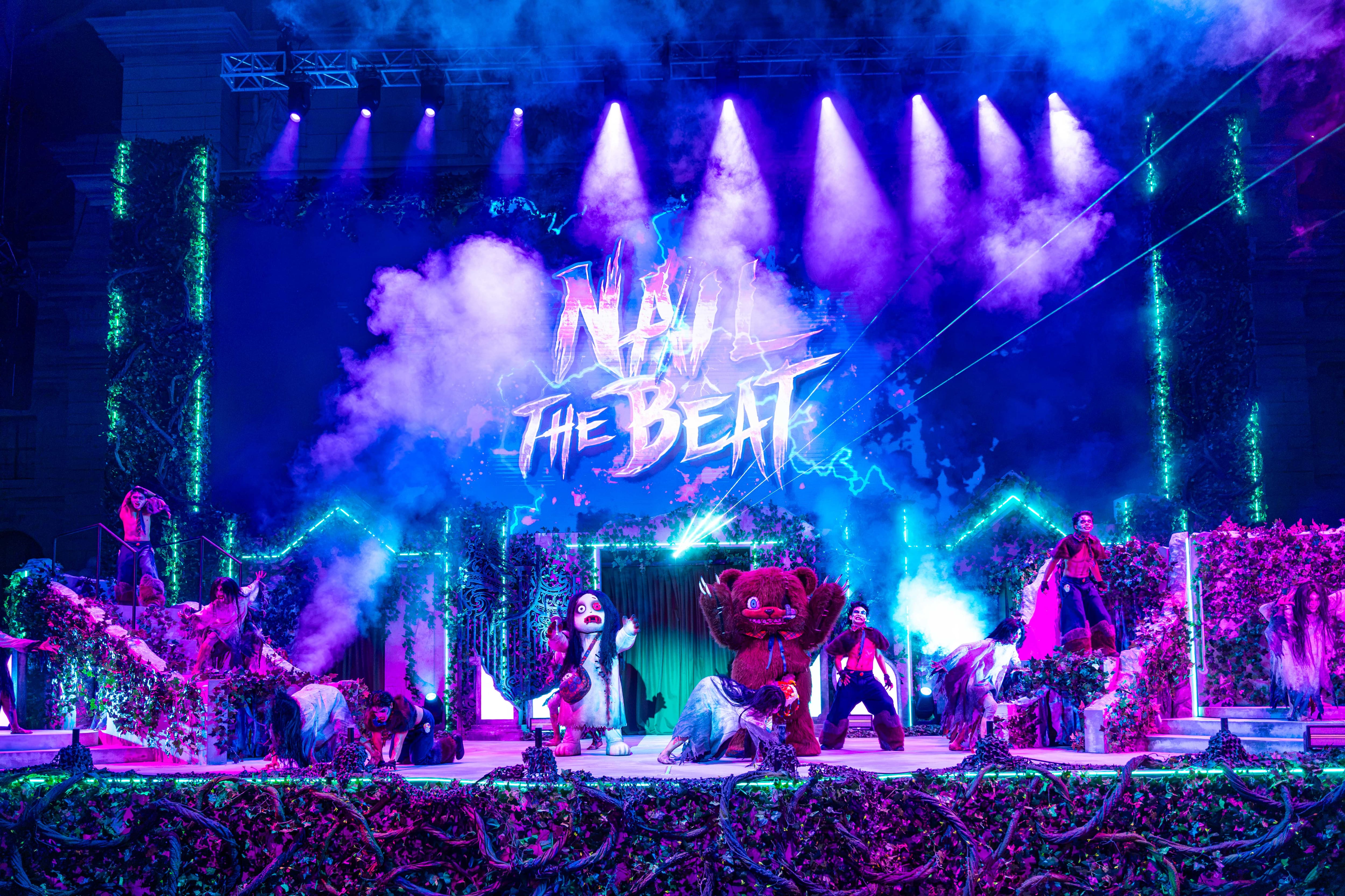 Universal Studios Singapore Halloween Horror Nights 14 – LIVE Show – Nail the Beat – This show contains the cutesy Hami Kuma and Ponti-Ana. Watch them move to every single beat.