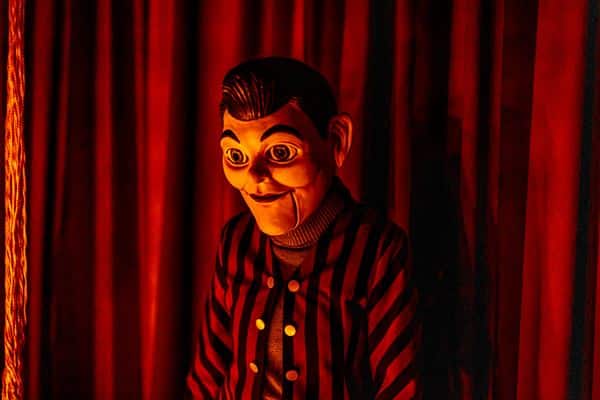 Universal Studios Singapore Halloween Horror Nights 14 – Haunted House – Chatterbox Charlie’s Vaudeville Horrors – You will see many iterations of Charlie's unmistakeable stare