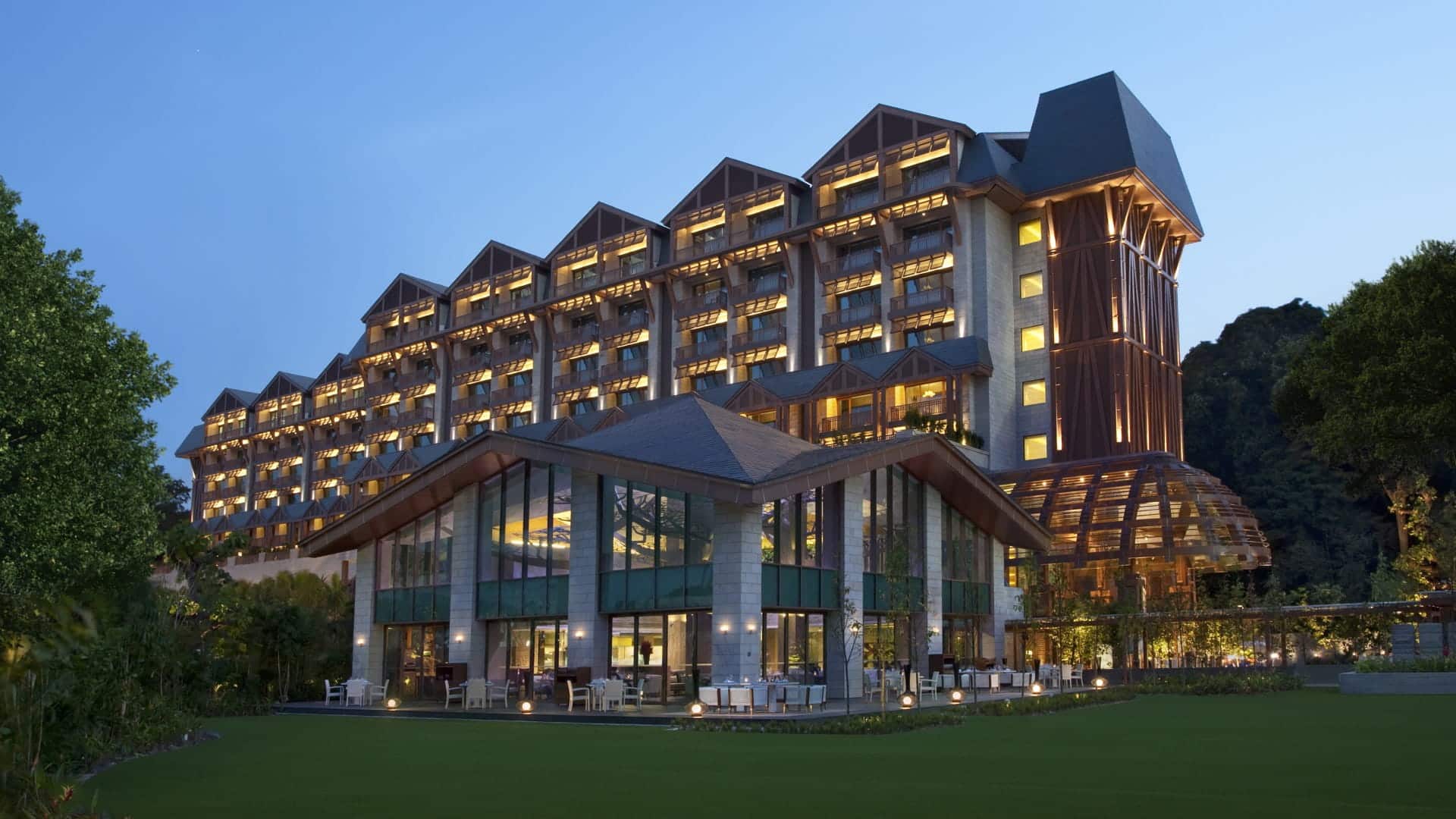 Exterior Lawn at Equarius Hotel Sentosa