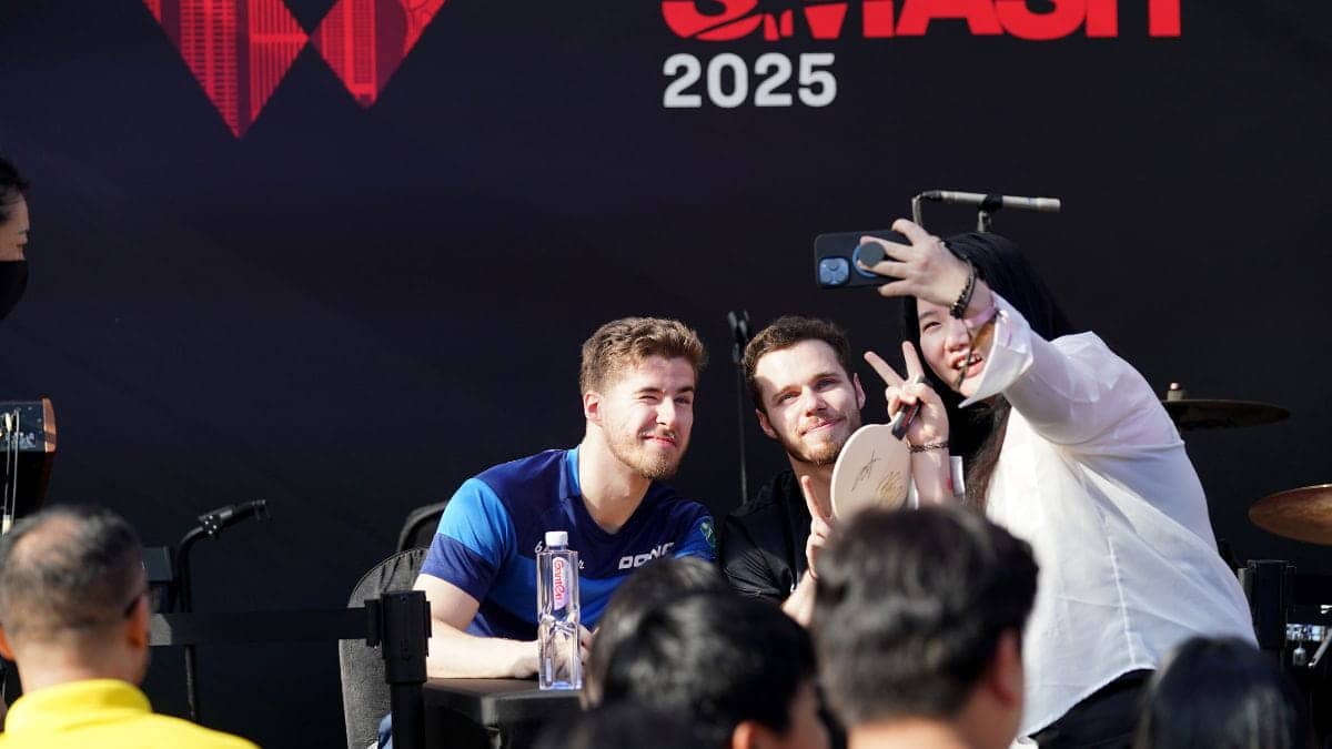 Hotel-Perks-Exclusive Autograph Session​