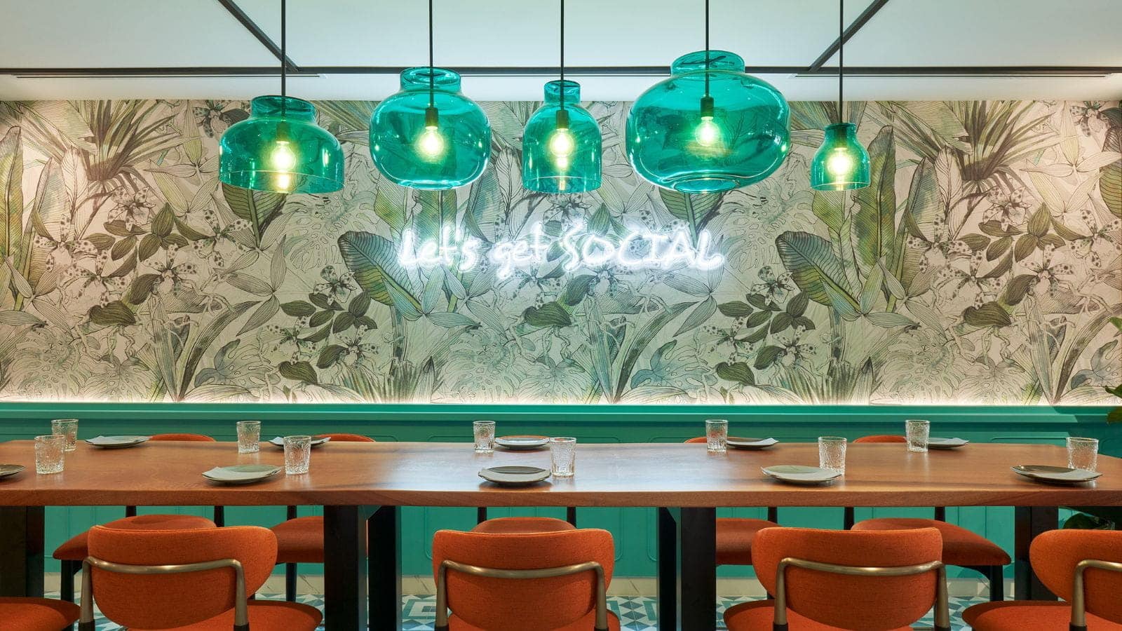 Resorts_World_Sentosa_Restaurant_Soi_Social