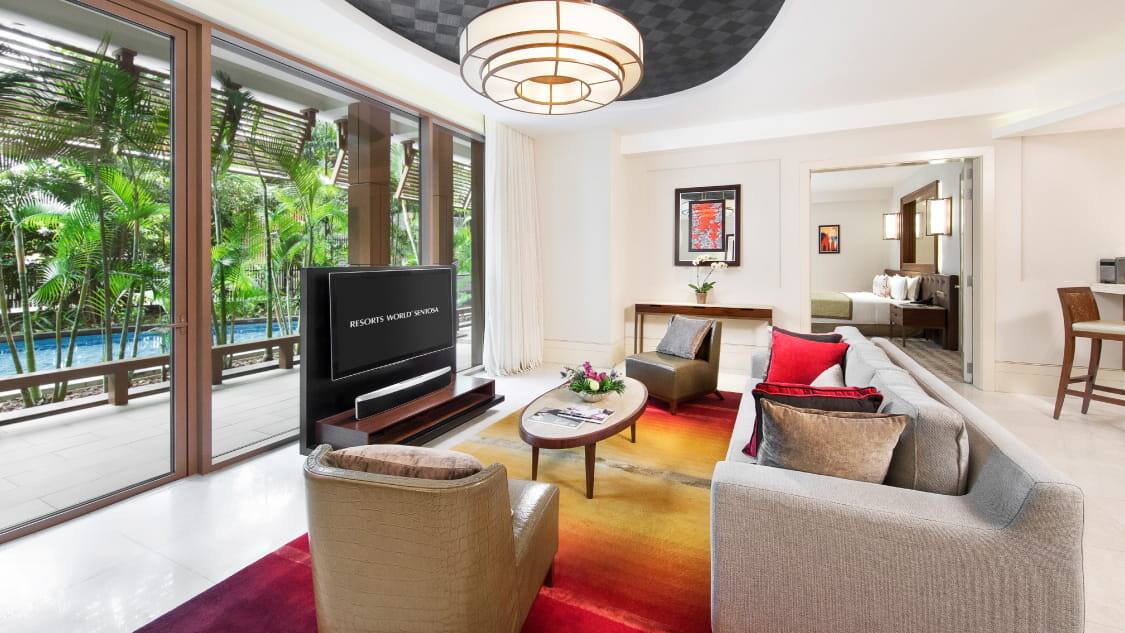Hotels-EH-Deluxe-Pool-Suite-750x422