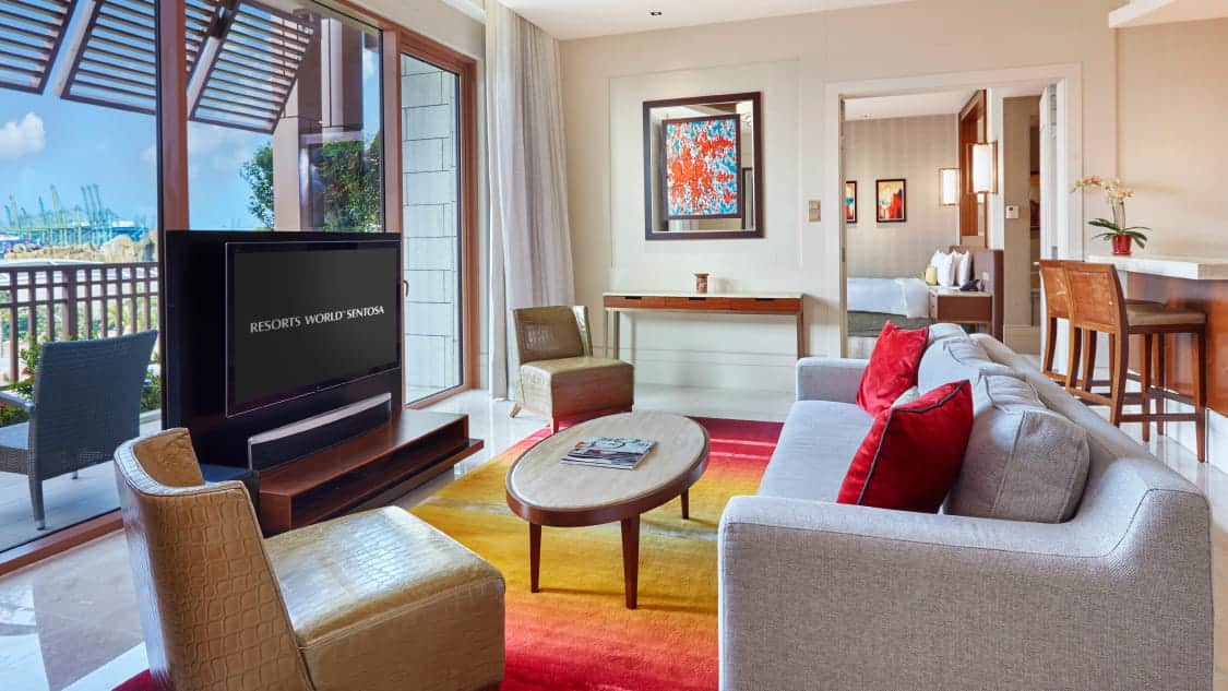 Hotels-EH-Deluxe-Suite-750x422
