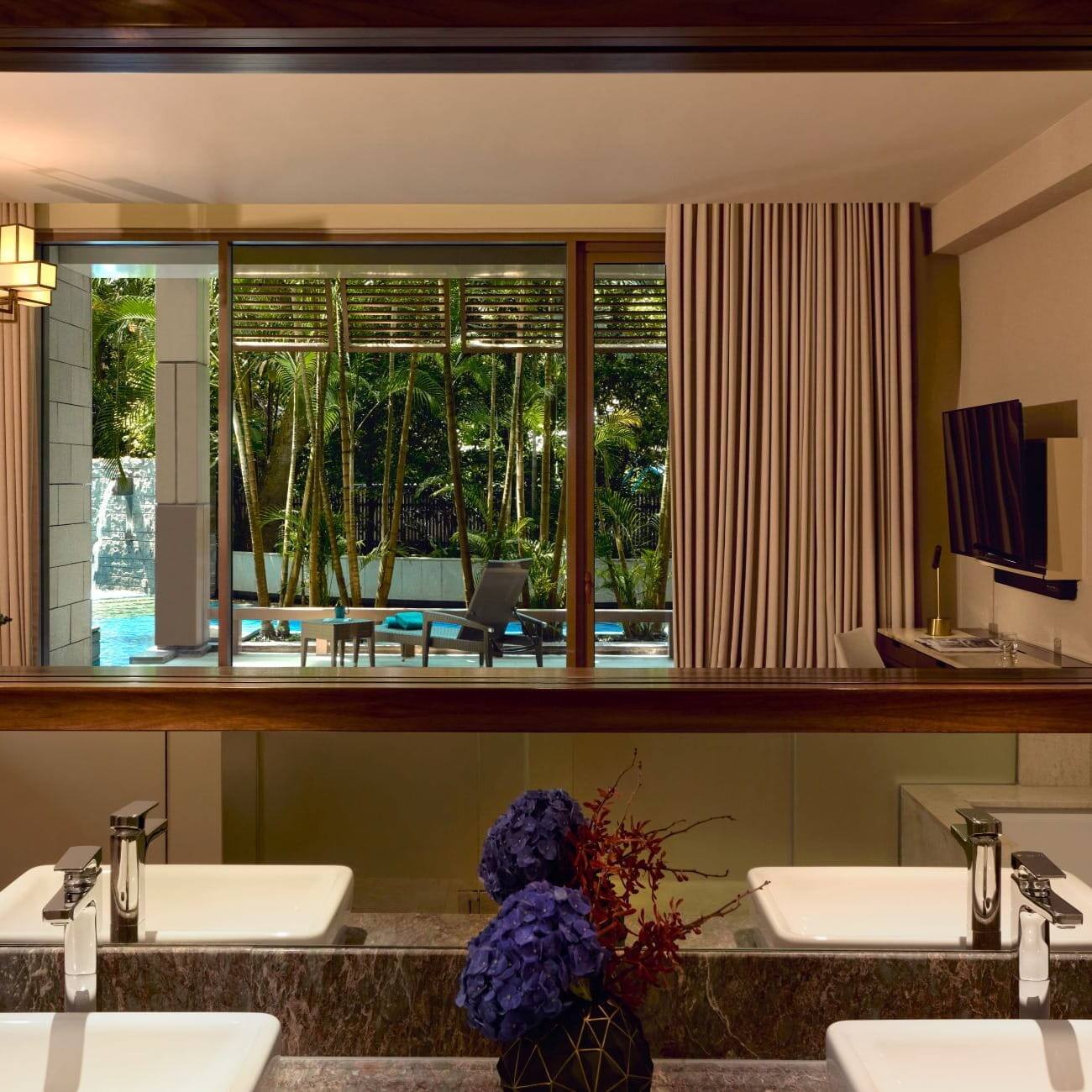 Equarius Hotel-Deluxe Pool Room