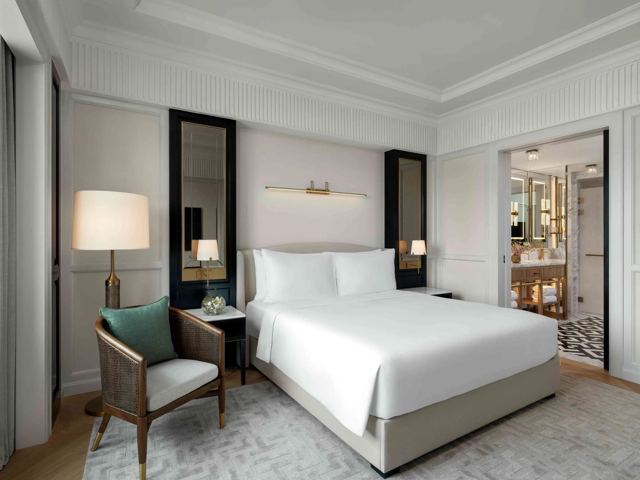 Resorts-World-Sentosa-Laurus-Deluxe Suite-King