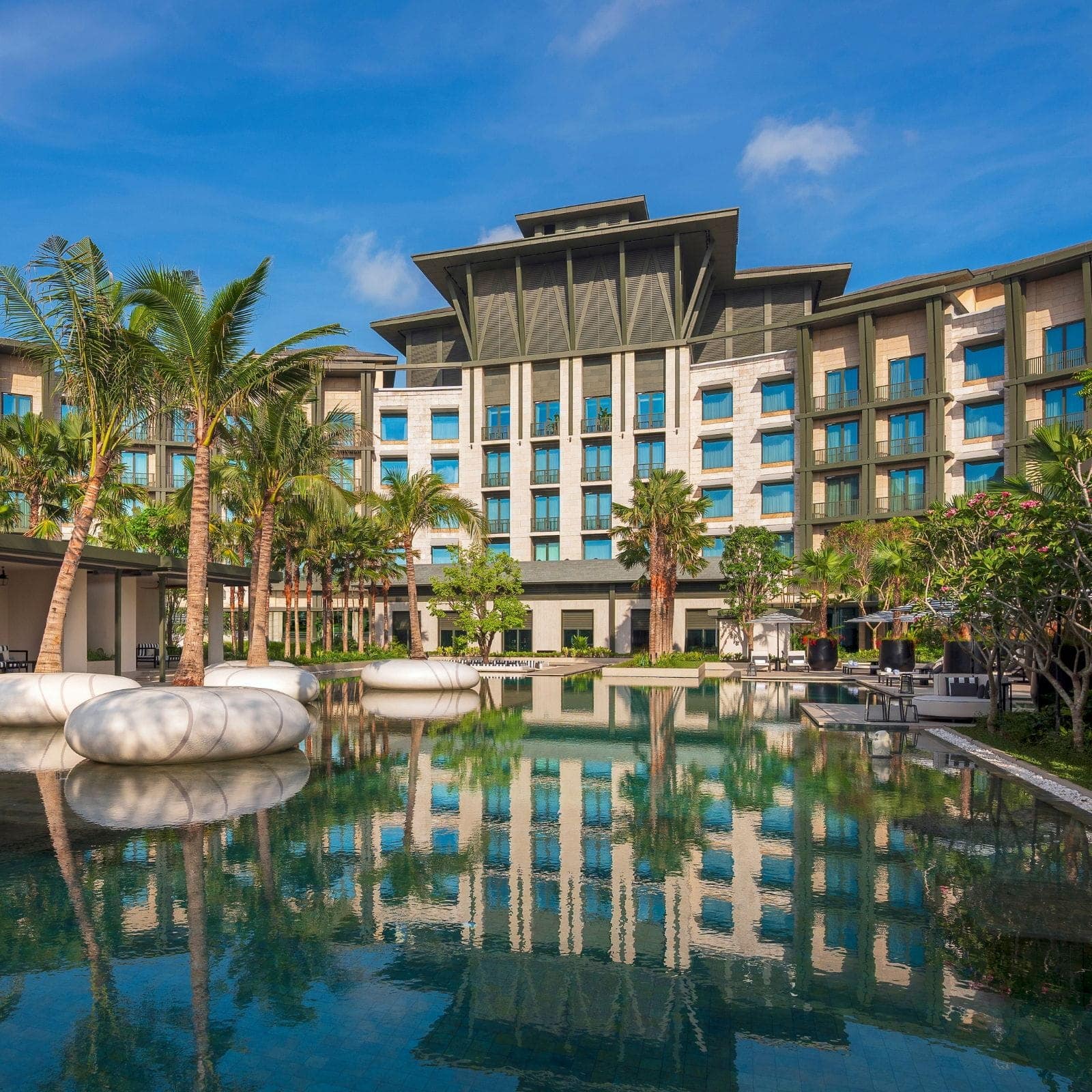 The-Laurus-Wellness-Swimming-Pool