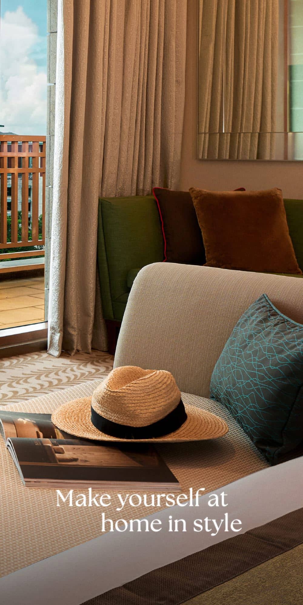 Image 2: Equarius Hotel - Living Room